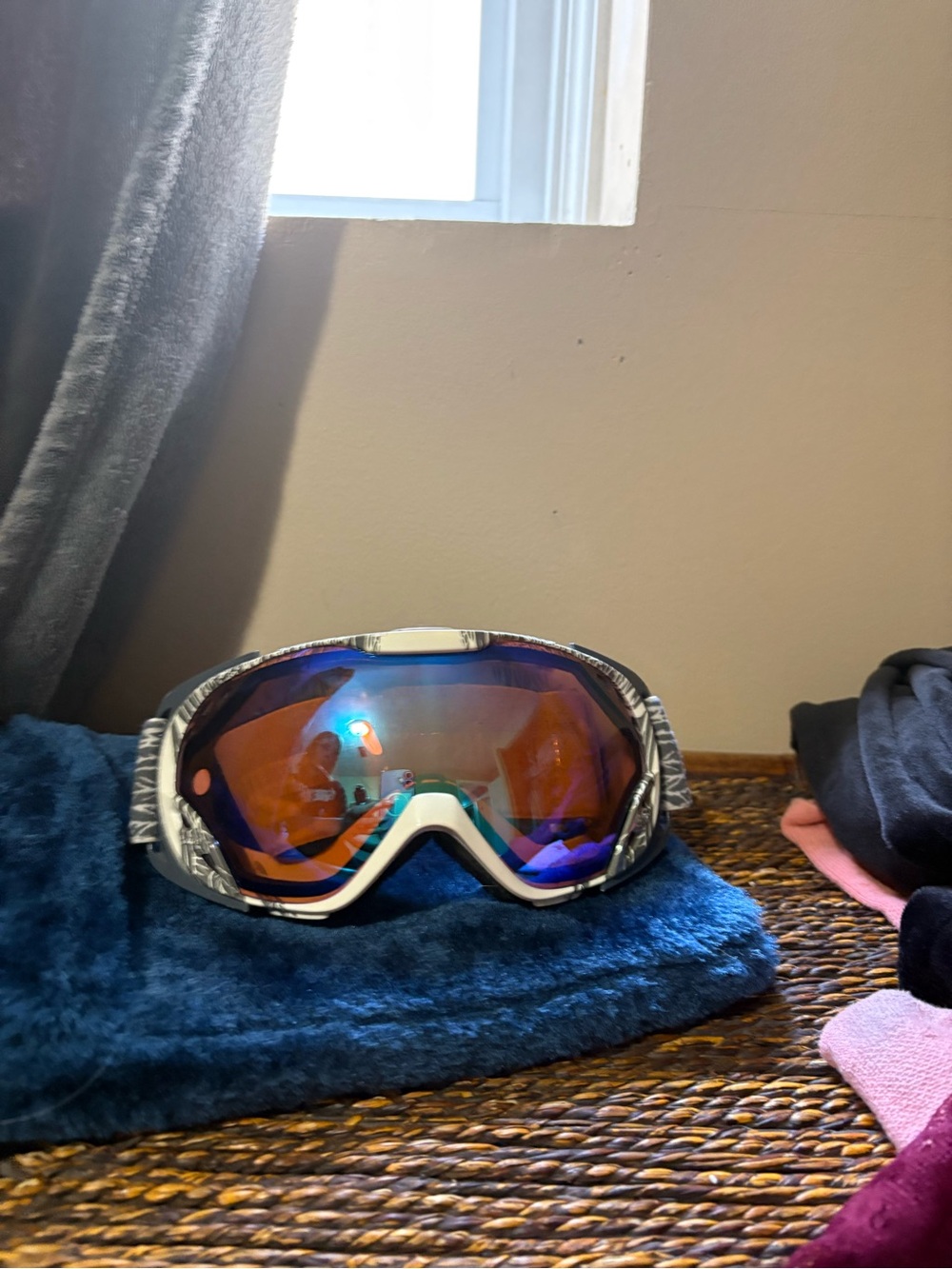 bolle Ski/Snowboard Goggles with Purple-Orange Mirrored Lens